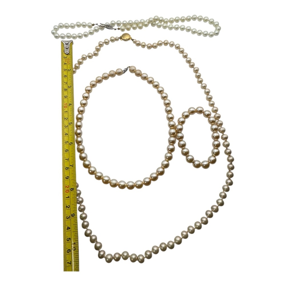 Lot of 4 Faux‎ Pearl Jewelry Pieces 3 Necklaces 1 Bracelet Vintage Costume - Picture 2 of 6